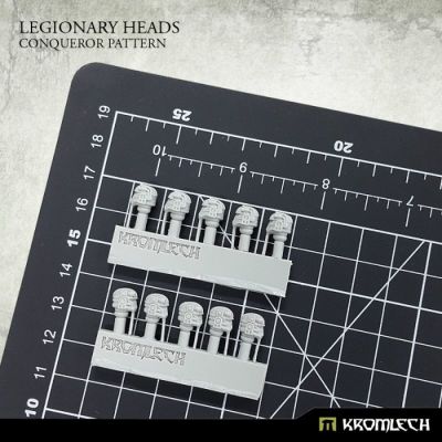 Legionary Heads: Conqueror Pattern Kromlech unbemalt Seitenansicht Setinhalt