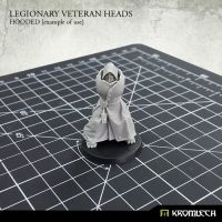 Legionary Veteran Heads: Hooded Kromlech unbemalt Zusammenbaubeispiel