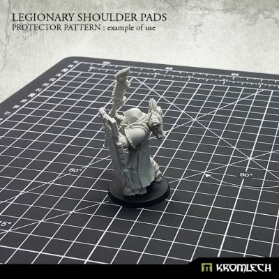 Legionary Shoulder Pads: Protector Pattern Kromlech unbemalt Zusammenbaubeispiel