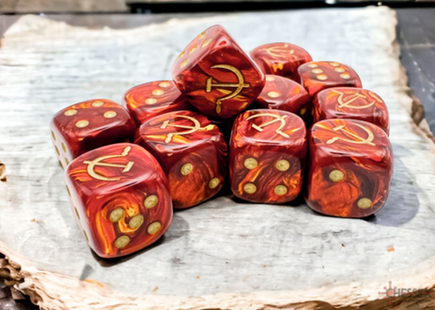 WW2 dice Soviet Scarab 16mm d6 (12Dice) - Scarlet-Gold