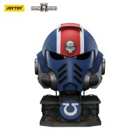 Warhammer 40,000: Space Marine 2 - Titus Helm mit Display-Stand